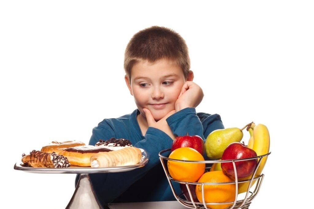 Izločitev nezdrave sladke hrane iz otrokove prehrane v korist sadja